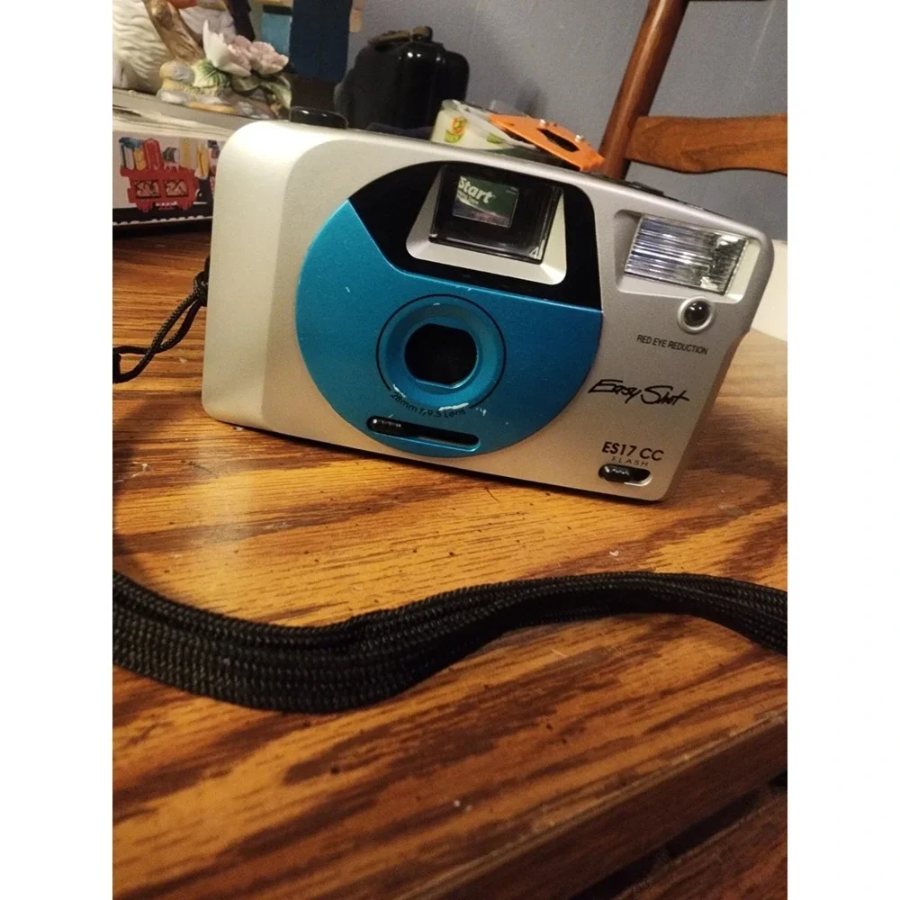 Vivatar Easy Shot Camera ES17 CC 35mm Focus Free Point And Shoot Compact Vintage